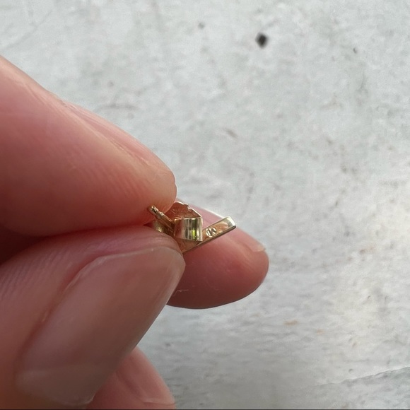 🚫SOLD🚫Mejuri Bar Studs Pair 14k Solid Gold (One back missing) - Picture 6 of 9